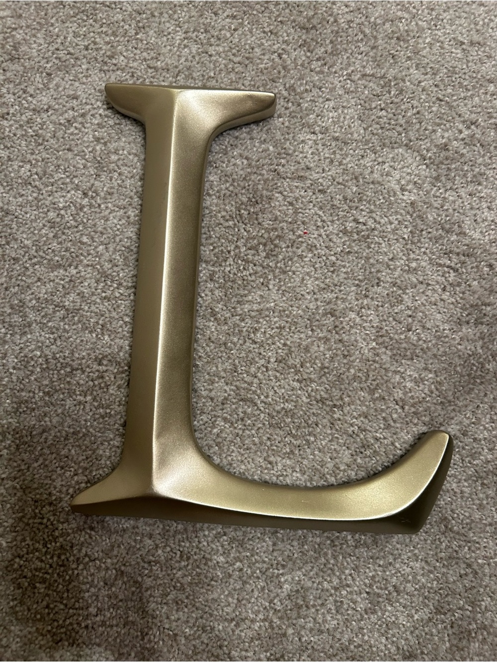 Lightweight gold letter L